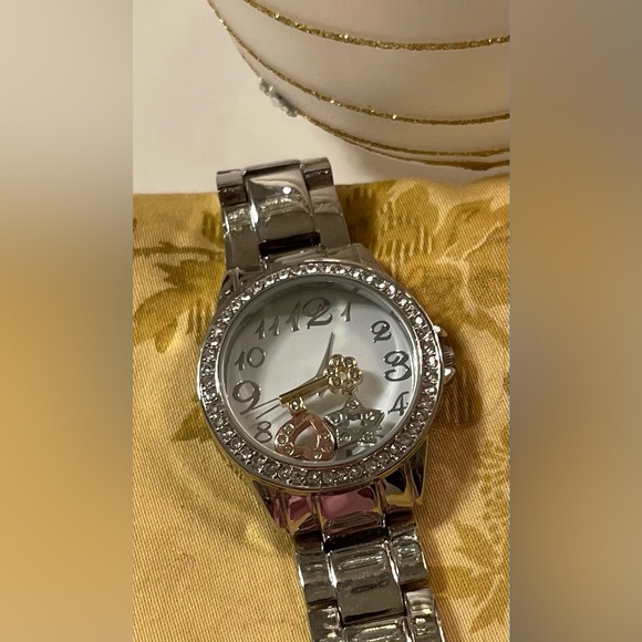 VGC Vintage AVON Floating Charms Silver tone Wristwatch. - Picture 8 of 16